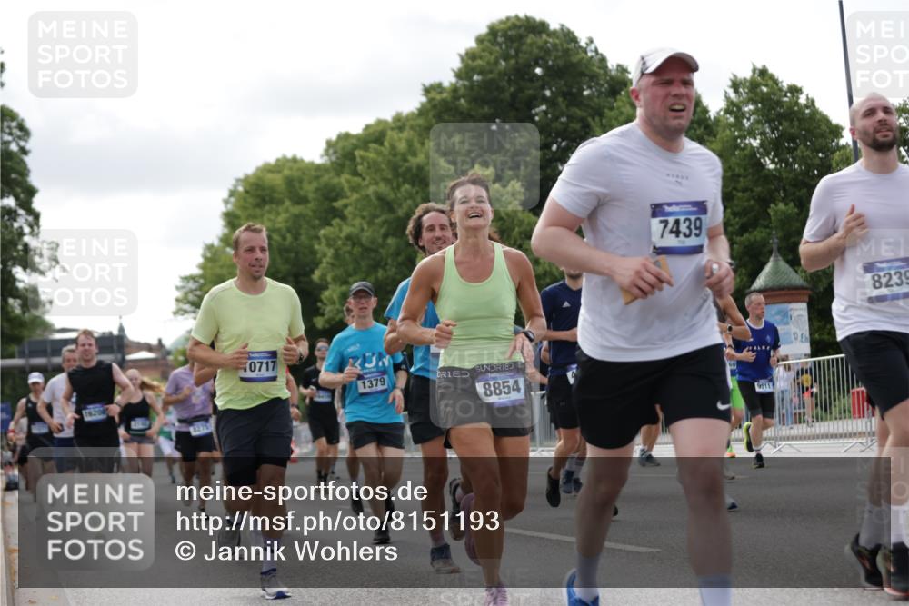 29.06.2025 - hella hamburg halbmarathon Jannik Wohlers http://msf.ph/oto/8151193 29.06.2025 10:14:32 Lombardsbrücke 1071, 1379, 1575, 2046, 2140, 2601, 2690, 3025, 3454, 3507, 3509, 3691, 3844, 4641, 5608, 5800, 6181, 6248, 6935, 7195, 7439, 8055, 8239, 8275, 8522, 8563, 8609, 8755, 8854, 9113, 9173, 9911, 10391, 10589, 10717, 10963, 11271, 11598, 11611, 11643, 11683, 12634, 13212, 13393, 13683, 14015, 14195, 14452, 14497, 14617, 14999, 15037, 15038, 15700, 16208, 16419, 17296, 17453, 17708, 17847, 18015, 18176 meine-sportfotos.de