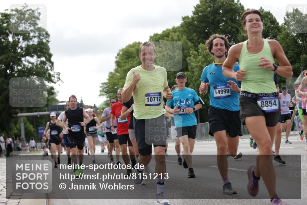 29.06.2025 - hella hamburg halbmarathon Jannik Wohlers http://msf.ph/oto/8151213 29.06.2025 10:14:33 Lombardsbrücke 1071, 1379, 1575, 2046, 2140, 2601, 2690, 3025, 3454, 3507, 3509, 3691, 3844, 4495, 4641, 5608, 5800, 6181, 6248, 6935, 7195, 7439, 7881, 8055, 8239, 8275, 8522, 8563, 8609, 8854, 9113, 9173, 9911, 10391, 10589, 10717, 10963, 11271, 11598, 11611, 11643, 11683, 12634, 13212, 13393, 13683, 14015, 14195, 14452, 14497, 14617, 14999, 15037, 15038, 15700, 16208, 16419, 17708, 17847, 18015, 18176 meine-sportfotos.de