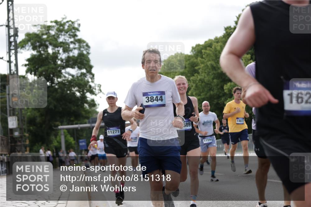 29.06.2025 - hella hamburg halbmarathon Jannik Wohlers http://msf.ph/oto/8151318 29.06.2025 10:14:36 Lombardsbrücke 1071, 1296, 1379, 1575, 1745, 2140, 2281, 2601, 2690, 3025, 3454, 3507, 3509, 3513, 3844, 4495, 4641, 5608, 5800, 6181, 6248, 7195, 7439, 7881, 8237, 8239, 8275, 8522, 8563, 8609, 8854, 9113, 9173, 9911, 9975, 10589, 10717, 10963, 11271, 11598, 11611, 11643, 11683, 12634, 13212, 13393, 13683, 14015, 14195, 14452, 14497, 14617, 14999, 15037, 15038, 15700, 16208, 16419, 17128, 17708, 17847, 18015, 18176 meine-sportfotos.de