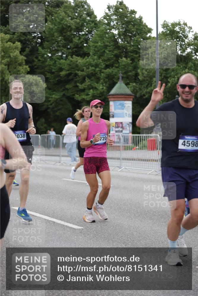 29.06.2025 - hella hamburg halbmarathon Jannik Wohlers http://msf.ph/oto/8151341 29.06.2025 10:51:36 Lombardsbrücke 1418, 1978, 3038, 4087, 4273, 4598, 4606, 5062, 6456, 6604, 7682, 8250, 8251, 8621, 9220, 9460, 9590, 9594, 9673, 9730, 10533, 10673, 11101, 11375, 12065, 12510, 12969, 14720, 14937, 14959, 15128, 16015, 16234, 17253, 17277, 17429, 17902, 18078, 18615, 18780, 18975 meine-sportfotos.de