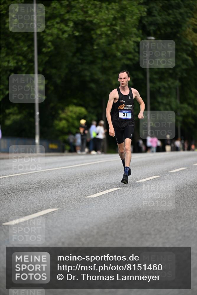 29.06.2025 - hella hamburg halbmarathon Dr. Thomas Lammeyer http://msf.ph/oto/8151460 29.06.2025 09:39:59 Kennedybrücke 31 meine-sportfotos.de