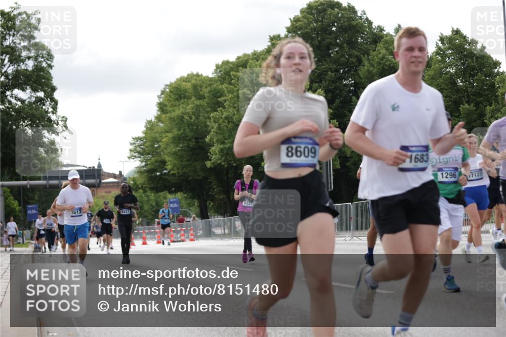 29.06.2025 - hella hamburg halbmarathon Jannik Wohlers http://msf.ph/oto/8151480 29.06.2025 10:14:41 Lombardsbrücke 1296, 1379, 1524, 1575, 1745, 2140, 2281, 3507, 3509, 3513, 3650, 3844, 4495, 4641, 5800, 6181, 6248, 6317, 7439, 7881, 8237, 8239, 8275, 8522, 8563, 8609, 8854, 9113, 9911, 9975, 10589, 10717, 11271, 11598, 11611, 11683, 12634, 13393, 13683, 13881, 14195, 14617, 14999, 15037, 15038, 16208, 16419, 17128, 17708, 17847, 18176, 18800 meine-sportfotos.de