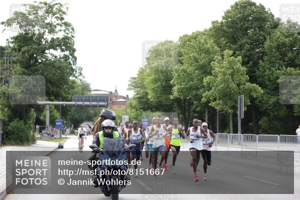 29.06.2025 - hella hamburg halbmarathon Jannik Wohlers http://msf.ph/oto/8151667 29.06.2025 09:30:56 Lombardsbrücke 1, 5, 7, 10, 11, 16, 23, 25, 59 meine-sportfotos.de