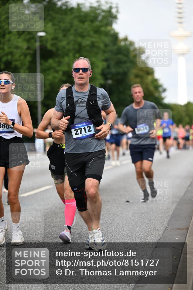 29.06.2025 - hella hamburg halbmarathon Dr. Thomas Lammeyer http://msf.ph/oto/8151727 29.06.2025 10:07:06 Kennedybrücke 1414, 1702, 2619, 2712, 2780, 2810, 2819, 3225, 3630, 4066, 4204, 4613, 4665, 5734, 6208, 6752, 6815, 6997, 7869, 7888, 8003, 8481, 8483, 8624, 9006, 10128 meine-sportfotos.de
