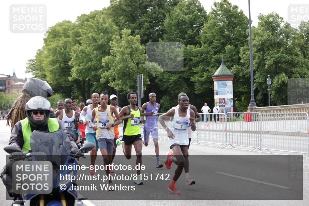 29.06.2025 - hella hamburg halbmarathon Jannik Wohlers http://msf.ph/oto/8151742 29.06.2025 09:30:57 Lombardsbrücke 1, 4, 5, 6, 7, 10, 11, 13, 16, 22, 23, 25, 59 meine-sportfotos.de