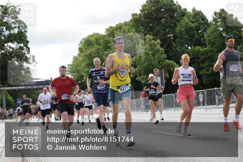 29.06.2025 - hella hamburg halbmarathon Jannik Wohlers http://msf.ph/oto/8151744 29.06.2025 10:14:52 Lombardsbrücke 1296, 1524, 1745, 2281, 2720, 3513, 3650, 4495, 5271, 5986, 6317, 7452, 7809, 7810, 7881, 8237, 8256, 8609, 9307, 9423, 9847, 9975, 9997, 10858, 11598, 11683, 12524, 13453, 13500, 13881, 14617, 15150, 15740, 16040, 17128, 17949, 18252, 18769, 18800, 18939, 19027 meine-sportfotos.de