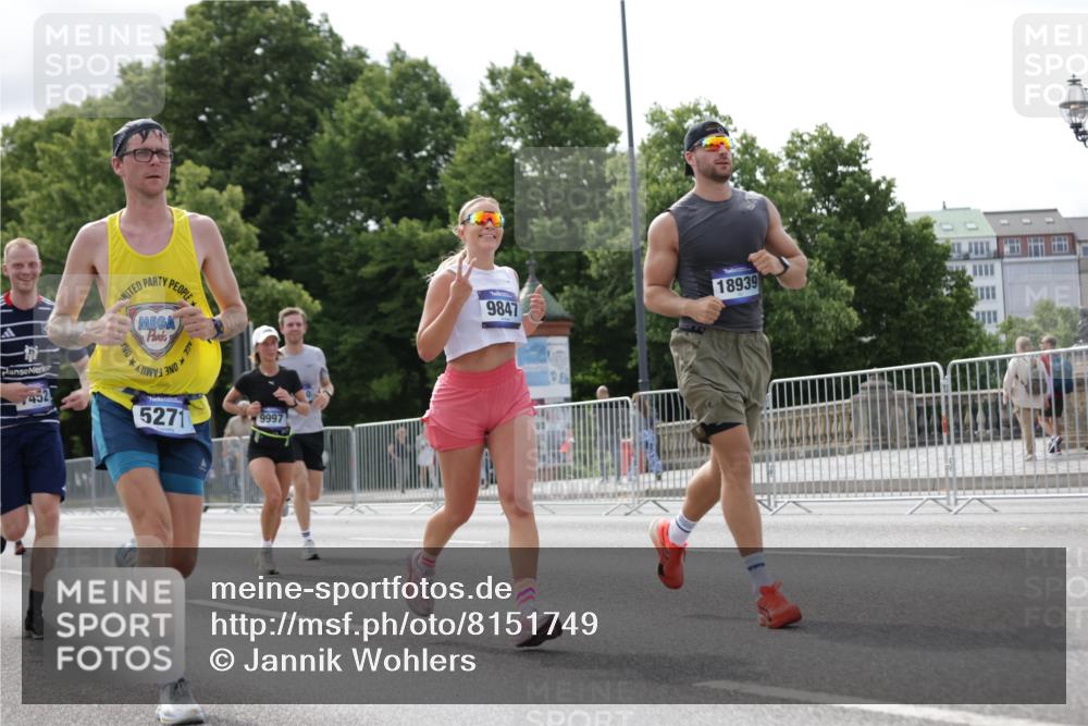 29.06.2025 - hella hamburg halbmarathon Jannik Wohlers http://msf.ph/oto/8151749 29.06.2025 10:14:53 Lombardsbrücke 1296, 1524, 1745, 2281, 2720, 3513, 3650, 4495, 5271, 5986, 6317, 7452, 7809, 7810, 7881, 8237, 8256, 8609, 9307, 9423, 9847, 9975, 9997, 10858, 11683, 12457, 12524, 13453, 13500, 13881, 14617, 15150, 15740, 16040, 17128, 17949, 18203, 18252, 18769, 18800, 18939, 19027 meine-sportfotos.de