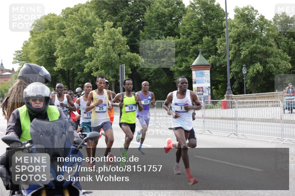 29.06.2025 - hella hamburg halbmarathon Jannik Wohlers http://msf.ph/oto/8151757 29.06.2025 09:30:57 Lombardsbrücke 1, 4, 5, 6, 7, 10, 11, 13, 16, 22, 23, 25, 59 meine-sportfotos.de