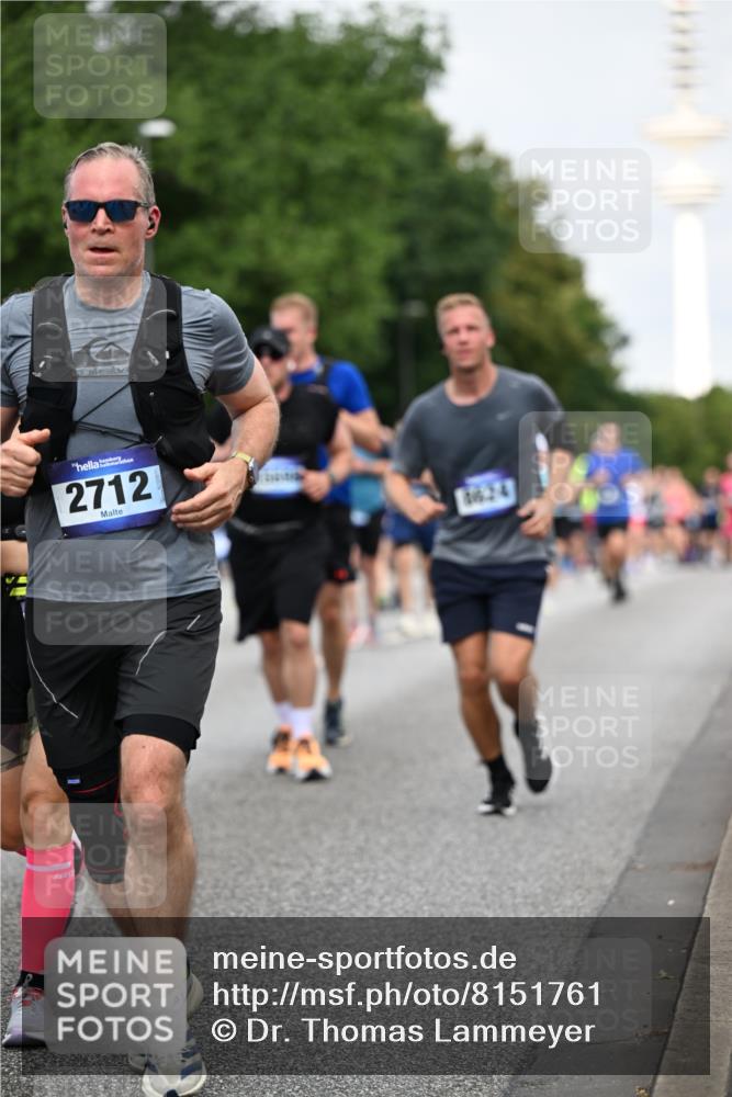 29.06.2025 - hella hamburg halbmarathon Dr. Thomas Lammeyer http://msf.ph/oto/8151761 29.06.2025 10:07:06 Kennedybrücke 1414, 1702, 2619, 2712, 2780, 2810, 2819, 3225, 3630, 4066, 4204, 4613, 4665, 5734, 6208, 6752, 6815, 6997, 7869, 7888, 8003, 8481, 8483, 8624, 9006, 10128 meine-sportfotos.de