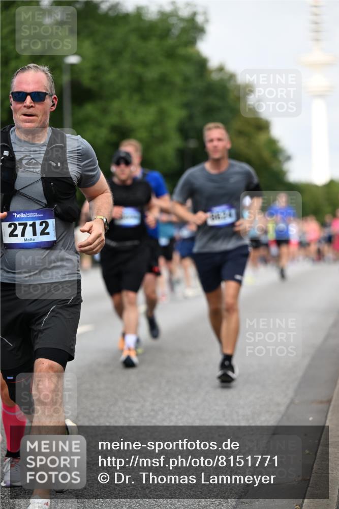 29.06.2025 - hella hamburg halbmarathon Dr. Thomas Lammeyer http://msf.ph/oto/8151771 29.06.2025 10:07:06 Kennedybrücke 1414, 1702, 2619, 2712, 2780, 2810, 2819, 3225, 3630, 4066, 4204, 4613, 4665, 5734, 6208, 6752, 6815, 6997, 7869, 7888, 8003, 8481, 8483, 8624, 9006, 10128 meine-sportfotos.de