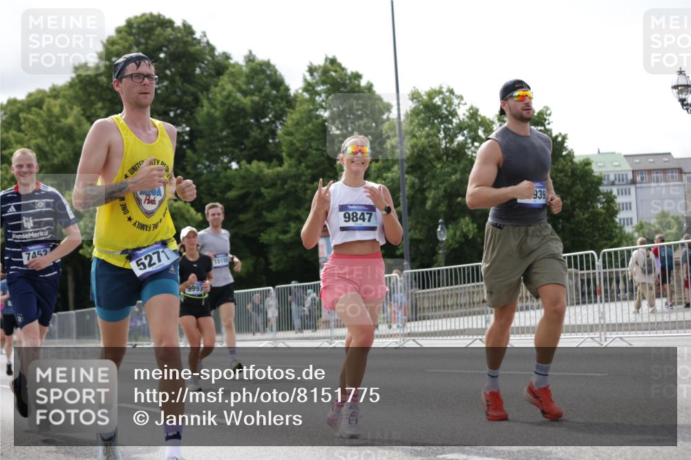 29.06.2025 - hella hamburg halbmarathon Jannik Wohlers http://msf.ph/oto/8151775 29.06.2025 10:14:53 Lombardsbrücke 1296, 1524, 1745, 2281, 2720, 3513, 3650, 4495, 5271, 5986, 6317, 7452, 7809, 7810, 7881, 8237, 8256, 8609, 9307, 9423, 9847, 9975, 9997, 10858, 11683, 12457, 12524, 13453, 13500, 13881, 14617, 15150, 15740, 16040, 17128, 17949, 18203, 18252, 18769, 18800, 18939, 19027 meine-sportfotos.de