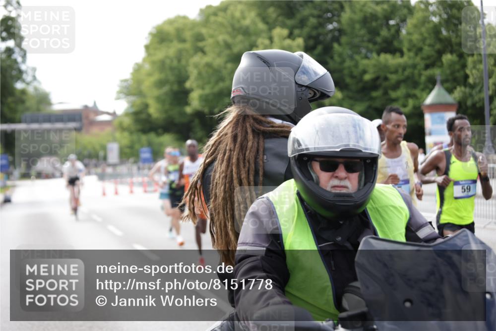 29.06.2025 - hella hamburg halbmarathon Jannik Wohlers http://msf.ph/oto/8151778 29.06.2025 09:30:58 Lombardsbrücke 1, 2, 4, 5, 6, 7, 8, 9, 10, 11, 13, 16, 22, 23, 25, 59 meine-sportfotos.de