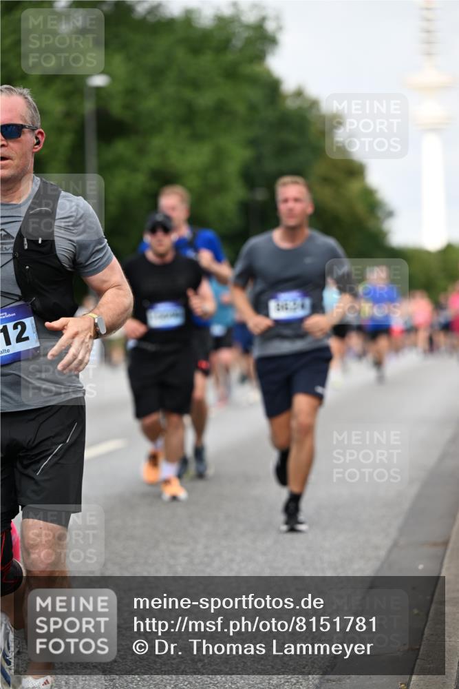 29.06.2025 - hella hamburg halbmarathon Dr. Thomas Lammeyer http://msf.ph/oto/8151781 29.06.2025 10:07:07 Kennedybrücke 1135, 1138, 1414, 1702, 2619, 2712, 2780, 2810, 2819, 3225, 3630, 4066, 4204, 4613, 4665, 5734, 6208, 6752, 6815, 7869, 7888, 8003, 8481, 8483, 8624, 9006, 9439, 10128 meine-sportfotos.de