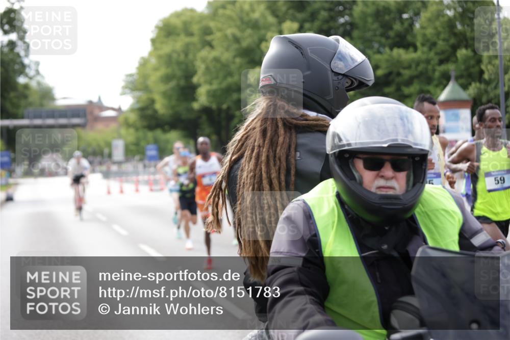 29.06.2025 - hella hamburg halbmarathon Jannik Wohlers http://msf.ph/oto/8151783 29.06.2025 09:30:58 Lombardsbrücke 1, 2, 4, 5, 6, 7, 8, 9, 10, 11, 13, 16, 22, 23, 25, 59 meine-sportfotos.de