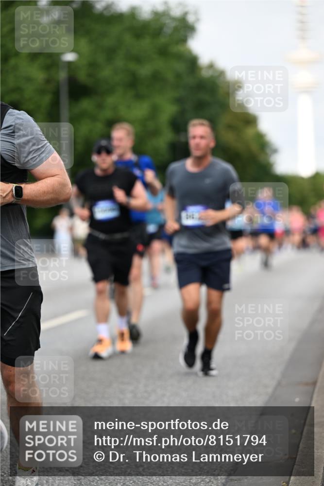 29.06.2025 - hella hamburg halbmarathon Dr. Thomas Lammeyer http://msf.ph/oto/8151794 29.06.2025 10:07:07 Kennedybrücke 1135, 1138, 1414, 1702, 2619, 2712, 2780, 2810, 2819, 3225, 3630, 4066, 4204, 4613, 4665, 5734, 6208, 6752, 6815, 7869, 7888, 8003, 8481, 8483, 8624, 9006, 9439, 10128 meine-sportfotos.de
