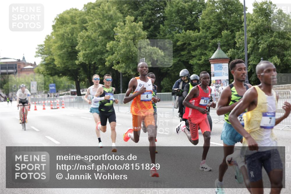 29.06.2025 - hella hamburg halbmarathon Jannik Wohlers http://msf.ph/oto/8151829 29.06.2025 09:30:59 Lombardsbrücke 1, 2, 4, 5, 6, 7, 8, 9, 10, 11, 13, 16, 22, 23, 25, 59 meine-sportfotos.de