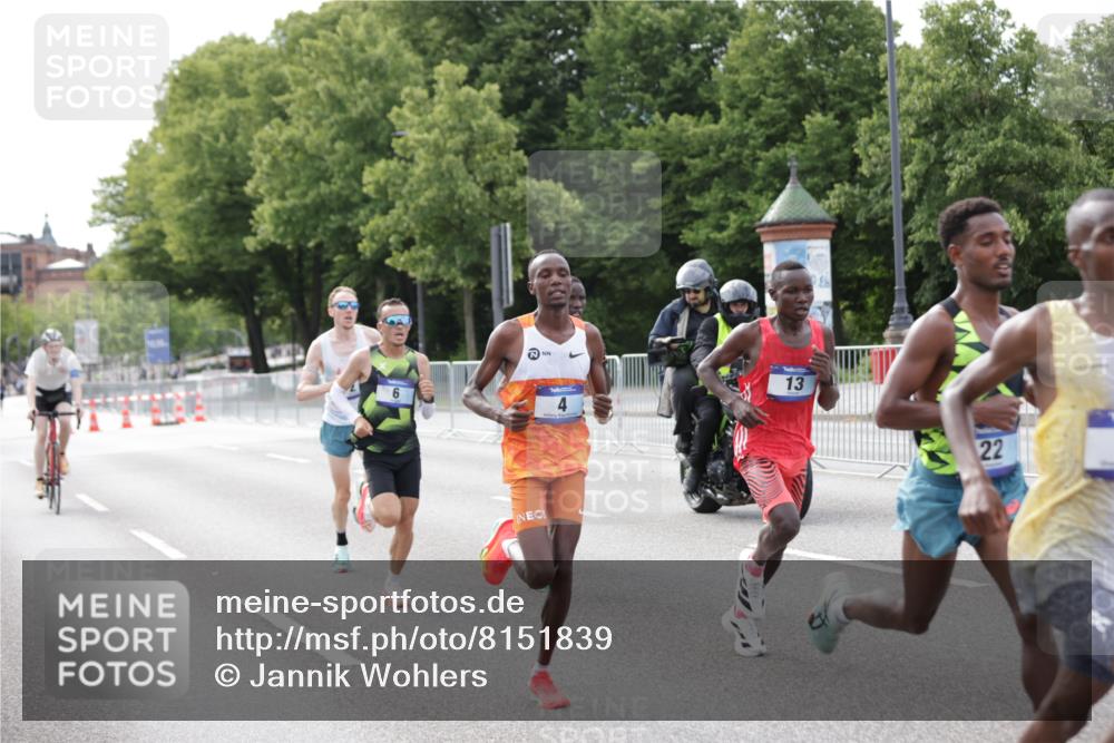 29.06.2025 - hella hamburg halbmarathon Jannik Wohlers http://msf.ph/oto/8151839 29.06.2025 09:30:59 Lombardsbrücke 1, 2, 4, 5, 6, 7, 8, 9, 10, 11, 13, 16, 22, 23, 25, 59 meine-sportfotos.de