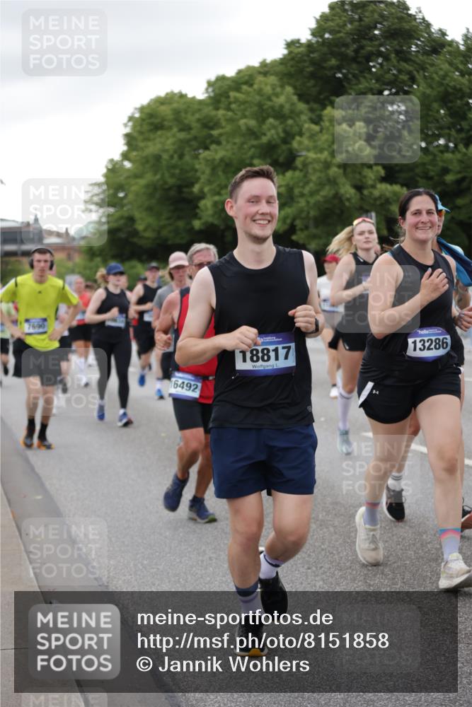 29.06.2025 - hella hamburg halbmarathon Jannik Wohlers http://msf.ph/oto/8151858 29.06.2025 10:51:55 Lombardsbrücke 2528, 3645, 4087, 4273, 4436, 4815, 5262, 6386, 6403, 6404, 6406, 6671, 6985, 7690, 7691, 7735, 7812, 8194, 8196, 9103, 9368, 9731, 10080, 10296, 10342, 10634, 10884, 11084, 11126, 11127, 11297, 11736, 11899, 11974, 12089, 12247, 12525, 12546, 12558, 13094, 13207, 13208, 13538, 14215, 14235, 14893, 16262, 16492, 16752, 16973, 17326, 17327, 18115, 18221, 18633, 18668, 18756, 18817 meine-sportfotos.de