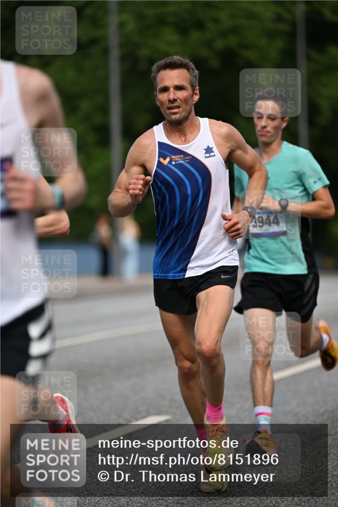 29.06.2025 - hella hamburg halbmarathon Dr. Thomas Lammeyer http://msf.ph/oto/8151896 29.06.2025 09:40:45 Kennedybrücke 45, 50, 3944 meine-sportfotos.de