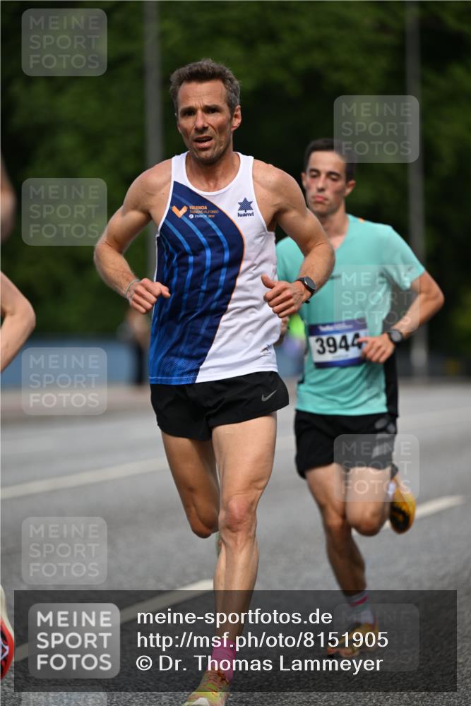 29.06.2025 - hella hamburg halbmarathon Dr. Thomas Lammeyer http://msf.ph/oto/8151905 29.06.2025 09:40:45 Kennedybrücke 45, 50, 3944 meine-sportfotos.de