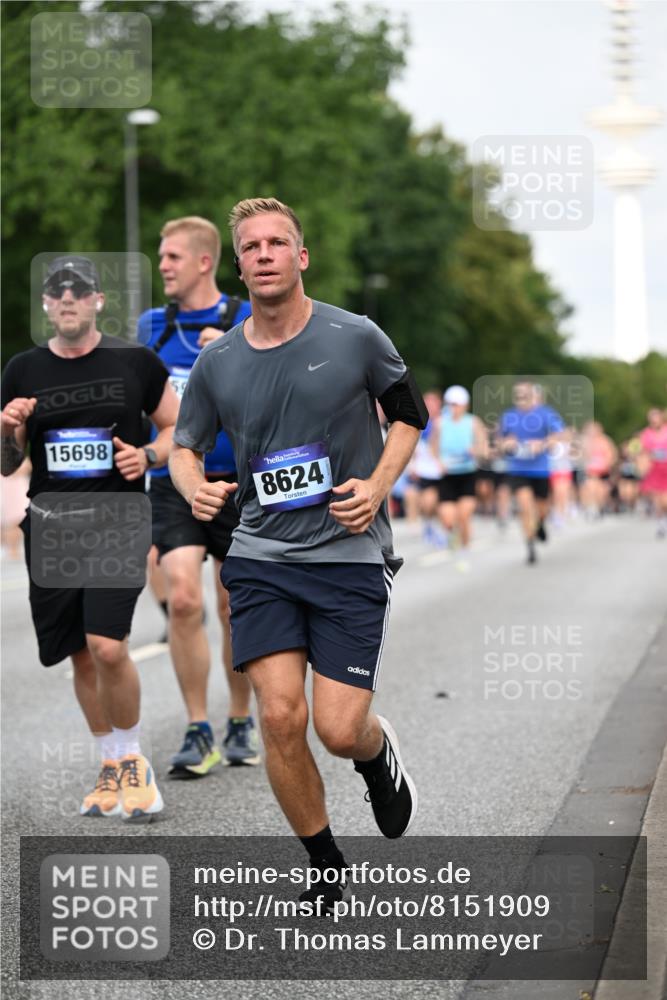 29.06.2025 - hella hamburg halbmarathon Dr. Thomas Lammeyer http://msf.ph/oto/8151909 29.06.2025 10:07:08 Kennedybrücke 1135, 1138, 1414, 1702, 2619, 2712, 2780, 2810, 2819, 3225, 3630, 4066, 4204, 4613, 4665, 5734, 6208, 6815, 7869, 7888, 8003, 8481, 8483, 8624, 9006, 9439, 10128 meine-sportfotos.de
