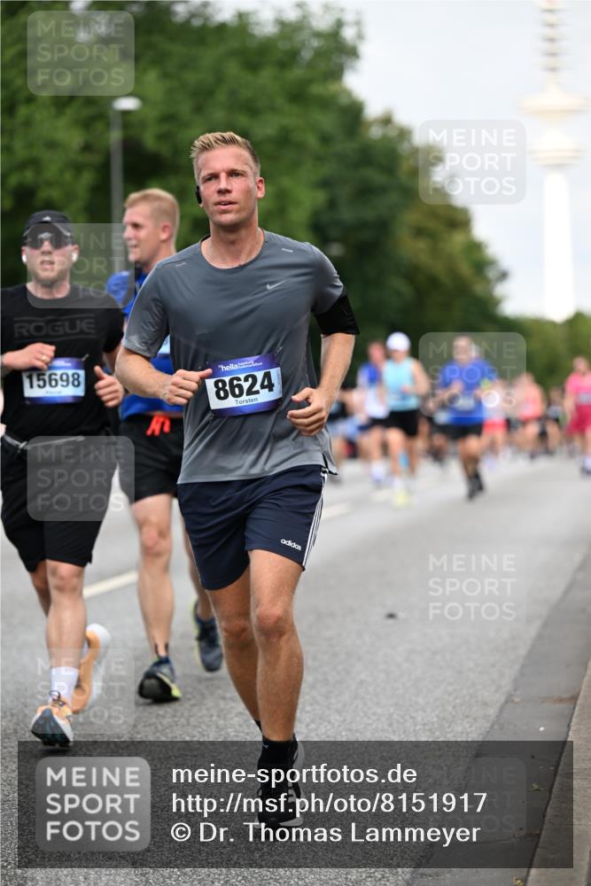 29.06.2025 - hella hamburg halbmarathon Dr. Thomas Lammeyer http://msf.ph/oto/8151917 29.06.2025 10:07:08 Kennedybrücke 1135, 1138, 1414, 1702, 2619, 2712, 2780, 2810, 2819, 3225, 3630, 4066, 4204, 4613, 4665, 5734, 6208, 6815, 7869, 7888, 8003, 8481, 8483, 8624, 9006, 9439, 10128 meine-sportfotos.de