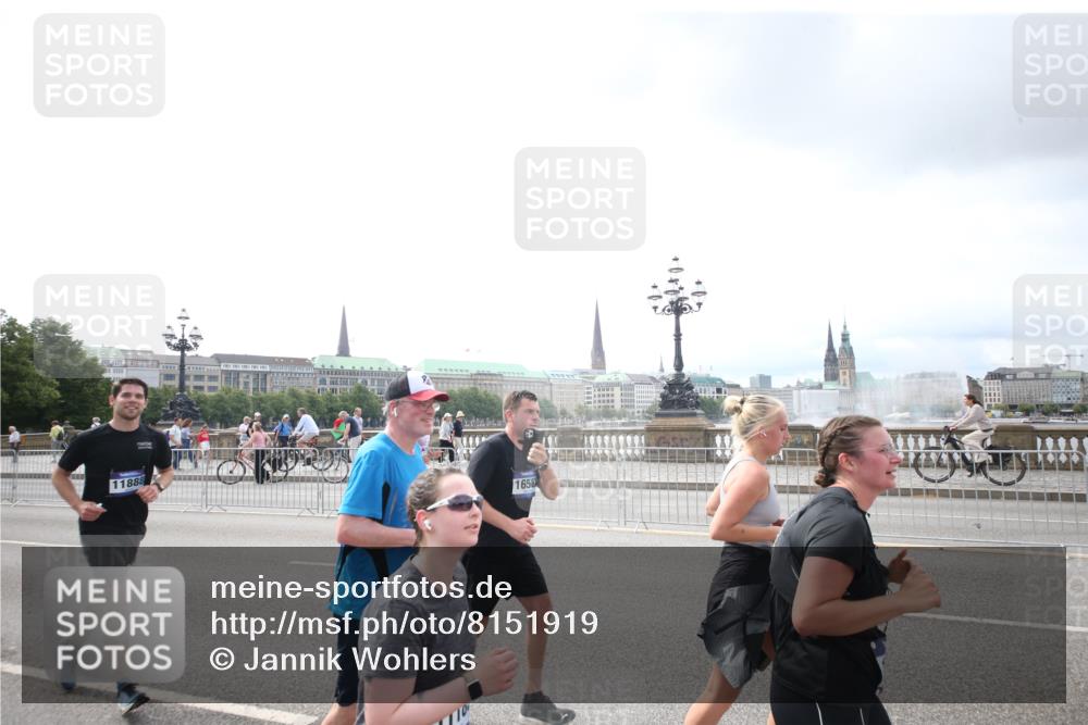 29.06.2025 - hella hamburg halbmarathon Jannik Wohlers http://msf.ph/oto/8151919 29.06.2025 10:37:13 Lombardsbrücke 1475, 2199, 2640, 2853, 3230, 3633, 5171, 5186, 5522, 5790, 5875, 6243, 6821, 6955, 7124, 7321, 7350, 7544, 7777, 9247, 9524, 9895, 10476, 10506, 10798, 10919, 11183, 11801, 11882, 11888, 12123, 12242, 12254, 12472, 12762, 12824, 14130, 14657, 16032, 16582, 16680, 16706, 16837, 17355, 17793, 17798, 18903 meine-sportfotos.de