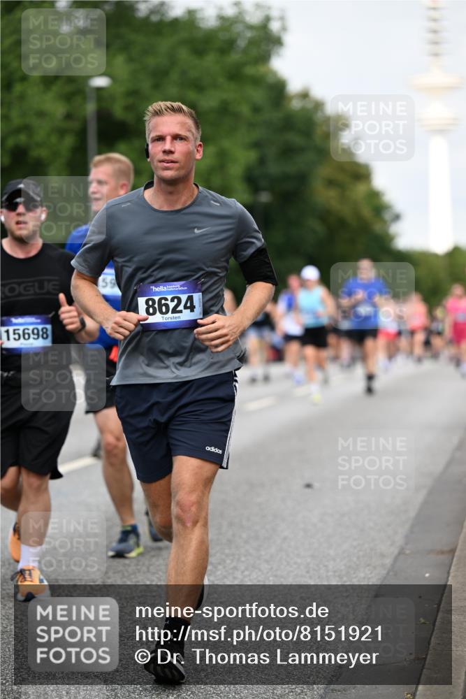 29.06.2025 - hella hamburg halbmarathon Dr. Thomas Lammeyer http://msf.ph/oto/8151921 29.06.2025 10:07:08 Kennedybrücke 1135, 1138, 1414, 1702, 2619, 2712, 2780, 2810, 2819, 3225, 3630, 4066, 4204, 4613, 4665, 5734, 6208, 6815, 7869, 7888, 8003, 8481, 8483, 8624, 9006, 9439, 10128 meine-sportfotos.de
