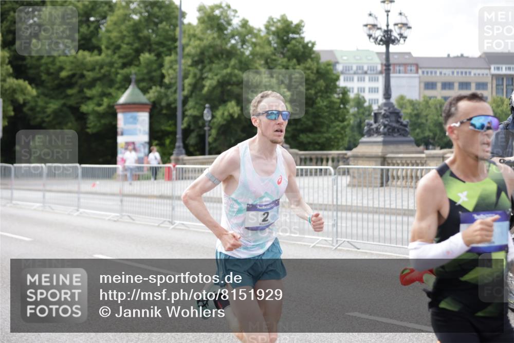 29.06.2025 - hella hamburg halbmarathon Jannik Wohlers http://msf.ph/oto/8151929 29.06.2025 09:31:00 Lombardsbrücke 1, 2, 4, 5, 6, 7, 8, 9, 10, 11, 13, 16, 22, 23, 25, 59 meine-sportfotos.de