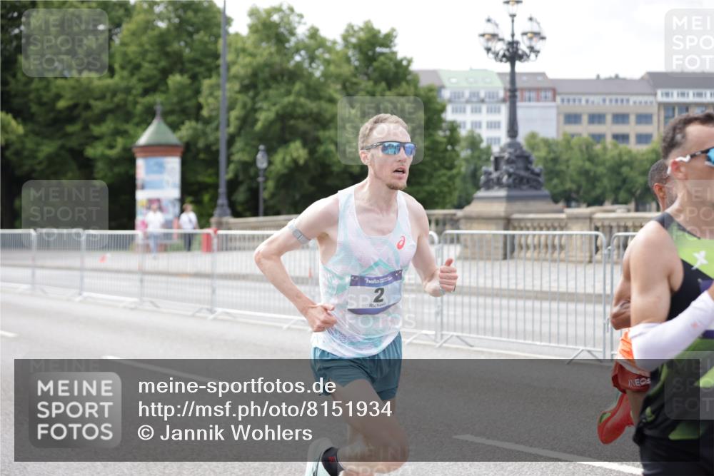 29.06.2025 - hella hamburg halbmarathon Jannik Wohlers http://msf.ph/oto/8151934 29.06.2025 09:31:00 Lombardsbrücke 1, 2, 4, 5, 6, 7, 8, 9, 10, 11, 13, 16, 22, 23, 25, 59 meine-sportfotos.de