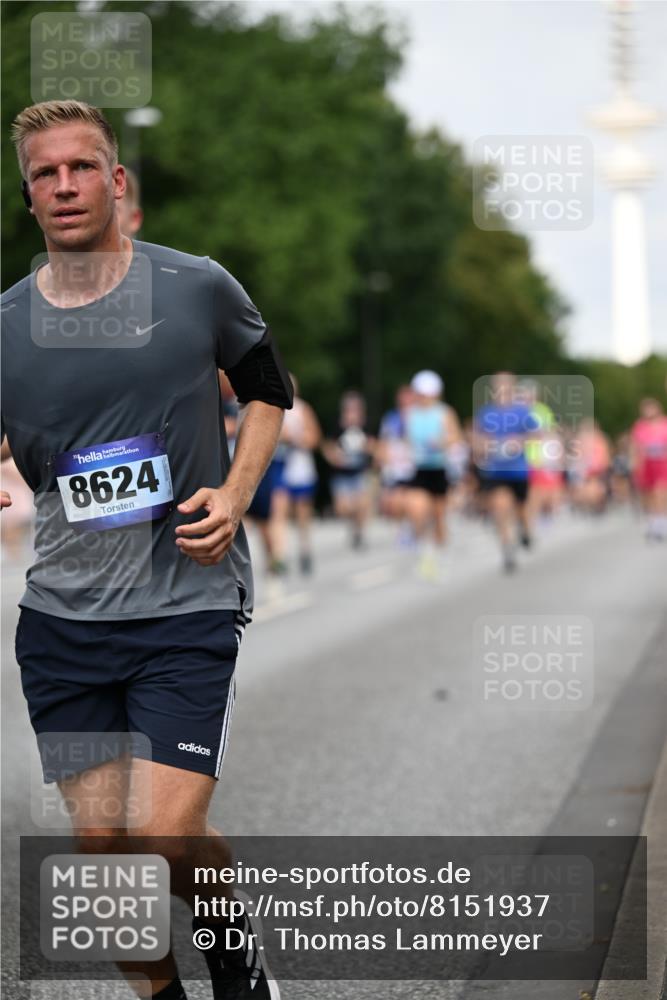 29.06.2025 - hella hamburg halbmarathon Dr. Thomas Lammeyer http://msf.ph/oto/8151937 29.06.2025 10:07:09 Kennedybrücke 1135, 1138, 1414, 1702, 2619, 2712, 2780, 2810, 3225, 3630, 4066, 4204, 4613, 4665, 5734, 6208, 6815, 7869, 7888, 8481, 8483, 8624, 9439, 10128 meine-sportfotos.de