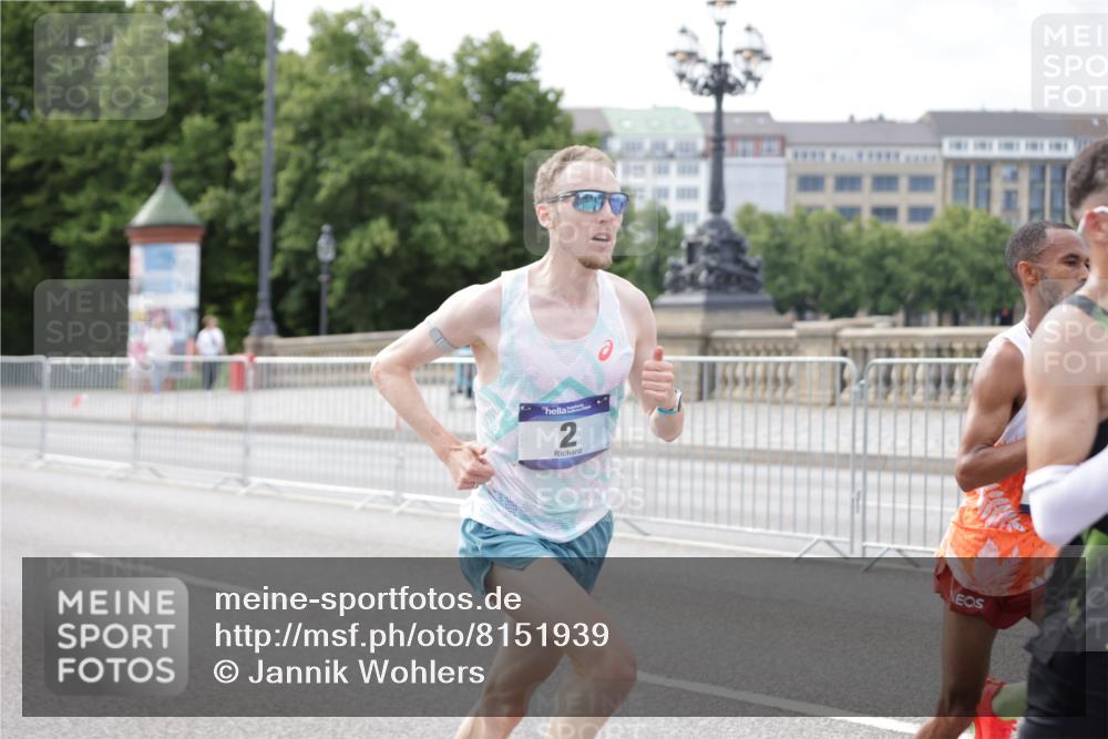 29.06.2025 - hella hamburg halbmarathon Jannik Wohlers http://msf.ph/oto/8151939 29.06.2025 09:31:00 Lombardsbrücke 1, 2, 4, 5, 6, 7, 8, 9, 10, 11, 13, 16, 22, 23, 25, 59 meine-sportfotos.de