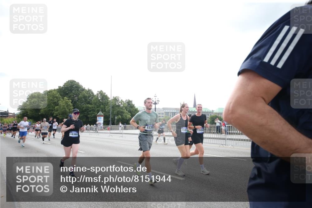 29.06.2025 - hella hamburg halbmarathon Jannik Wohlers http://msf.ph/oto/8151944 29.06.2025 10:37:34 Lombardsbrücke 1578, 1799, 1901, 1985, 2786, 3246, 3880, 4921, 5139, 5713, 6199, 6362, 6697, 7118, 7244, 7321, 7629, 7696, 8198, 8199, 8539, 8985, 9247, 9288, 9350, 9391, 10025, 10159, 10836, 11087, 11152, 11164, 11421, 11456, 11457, 11479, 11543, 11882, 12997, 13103, 13650, 14018, 15002, 15329, 15418, 15511, 15562, 15762, 16211, 16220, 16360, 17389, 18317, 18319, 18572, 18592, 18937 meine-sportfotos.de