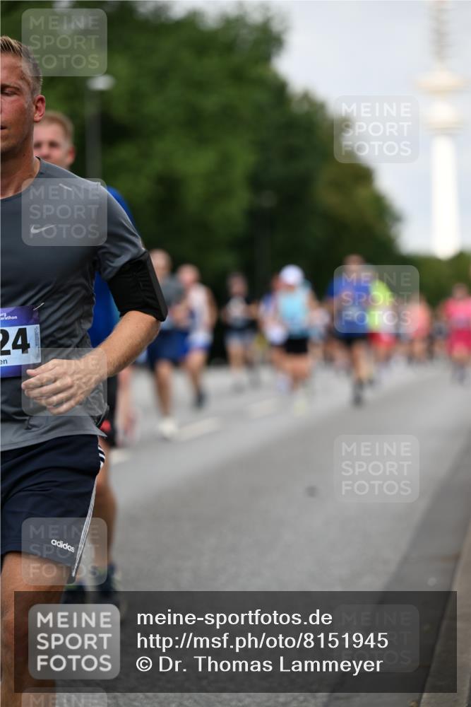 29.06.2025 - hella hamburg halbmarathon Dr. Thomas Lammeyer http://msf.ph/oto/8151945 29.06.2025 10:07:09 Kennedybrücke 1135, 1138, 1414, 1702, 2619, 2712, 2780, 2810, 3225, 3630, 4066, 4204, 4613, 4665, 5734, 6208, 6815, 7869, 7888, 8481, 8483, 8624, 9439, 10128 meine-sportfotos.de