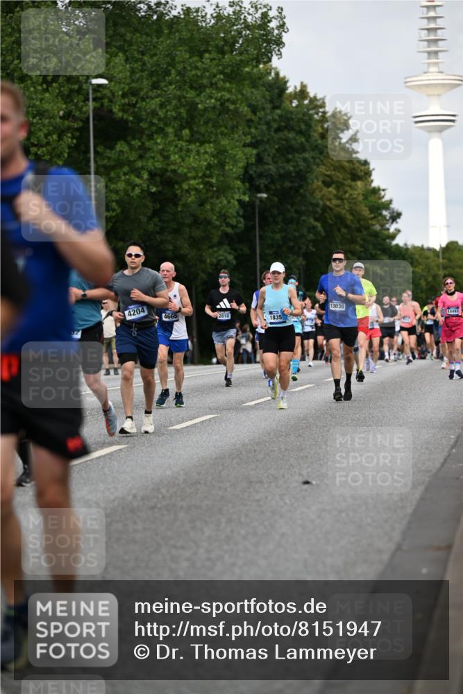 29.06.2025 - hella hamburg halbmarathon Dr. Thomas Lammeyer http://msf.ph/oto/8151947 29.06.2025 10:07:09 Kennedybrücke 1135, 1138, 1414, 1702, 2619, 2712, 2780, 2810, 3225, 3630, 4066, 4204, 4613, 4665, 5734, 6208, 6815, 7869, 7888, 8481, 8483, 8624, 9439, 10128 meine-sportfotos.de