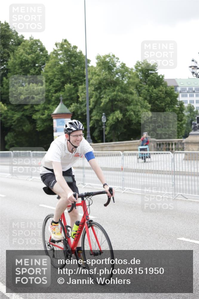 29.06.2025 - hella hamburg halbmarathon Jannik Wohlers http://msf.ph/oto/8151950 29.06.2025 09:31:01 Lombardsbrücke 1, 2, 4, 5, 6, 7, 8, 9, 10, 11, 13, 16, 22, 23, 25, 59 meine-sportfotos.de