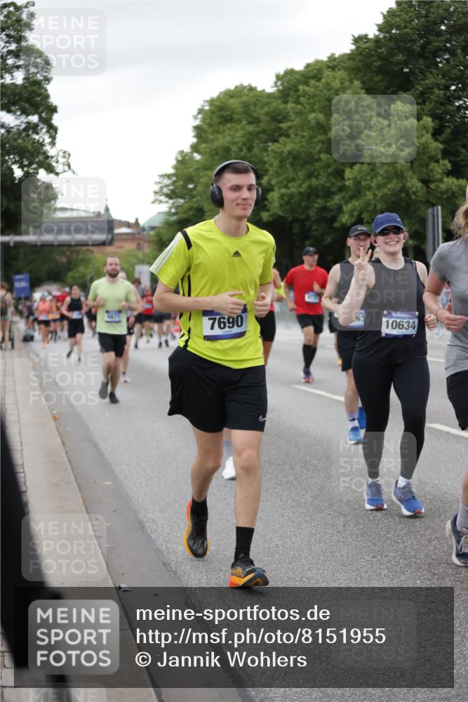 29.06.2025 - hella hamburg halbmarathon Jannik Wohlers http://msf.ph/oto/8151955 29.06.2025 10:51:57 Lombardsbrücke 2528, 3645, 4273, 4436, 4815, 5262, 6386, 6403, 6404, 6406, 6671, 6985, 7690, 7691, 7735, 7812, 8194, 8196, 9103, 9368, 9731, 10080, 10296, 10342, 10634, 10884, 11084, 11126, 11127, 11297, 11736, 11899, 11974, 12089, 12247, 12525, 12546, 12558, 13094, 13207, 13208, 13538, 13677, 14215, 14235, 14893, 15205, 16262, 16492, 16752, 16973, 17326, 17327, 18115, 18221, 18633, 18668, 18756, 18817 meine-sportfotos.de