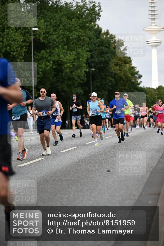 29.06.2025 - hella hamburg halbmarathon Dr. Thomas Lammeyer http://msf.ph/oto/8151959 29.06.2025 10:07:09 Kennedybrücke 1135, 1138, 1414, 1702, 2619, 2712, 2780, 2810, 3225, 3630, 4066, 4204, 4613, 4665, 5734, 6208, 6815, 7869, 7888, 8481, 8483, 8624, 9439, 10128 meine-sportfotos.de