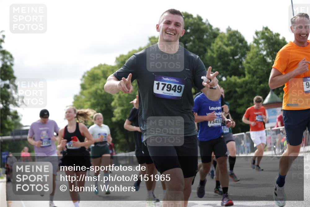 29.06.2025 - hella hamburg halbmarathon Jannik Wohlers http://msf.ph/oto/8151965 29.06.2025 10:15:00 Lombardsbrücke 1440, 1524, 2110, 2720, 3417, 3650, 5069, 5271, 5739, 5986, 7452, 7809, 7810, 8256, 9307, 9423, 9847, 9997, 10858, 12457, 12521, 12524, 13197, 13453, 13500, 15150, 15740, 16040, 16041, 17949, 18203, 18252, 18769, 18800, 18939, 19027 meine-sportfotos.de