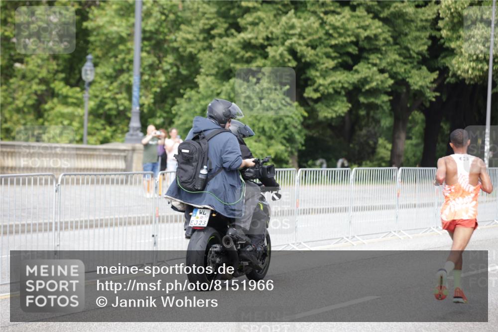 29.06.2025 - hella hamburg halbmarathon Jannik Wohlers http://msf.ph/oto/8151966 29.06.2025 09:31:04 Lombardsbrücke 1, 2, 4, 5, 6, 7, 8, 9, 10, 11, 13, 16, 22, 23, 25, 59 meine-sportfotos.de