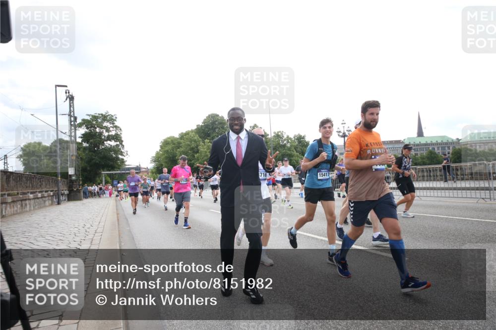 29.06.2025 - hella hamburg halbmarathon Jannik Wohlers http://msf.ph/oto/8151982 29.06.2025 10:37:52 Lombardsbrücke 1196, 1394, 1457, 1596, 1742, 1791, 1901, 1966, 2113, 2498, 2786, 3010, 3094, 3095, 3242, 3286, 3338, 3635, 3636, 3716, 3777, 4159, 4414, 4883, 5300, 5713, 5735, 6199, 6200, 6751, 6930, 7118, 7165, 7552, 7868, 7914, 8539, 8615, 8696, 8718, 9350, 9391, 9424, 9699, 10584, 11728, 11812, 12116, 12573, 12675, 12677, 12892, 13103, 13442, 13833, 14016, 14163, 14406, 15101, 15355, 15417, 15562, 16061, 16465, 16658, 16876, 16942, 17053, 18592 meine-sportfotos.de