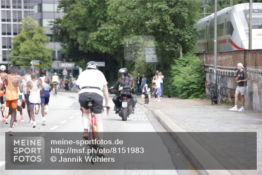 29.06.2025 - hella hamburg halbmarathon Jannik Wohlers http://msf.ph/oto/8151983 29.06.2025 09:31:06 Lombardsbrücke 1, 2, 4, 5, 6, 7, 8, 9, 10, 11, 13, 16, 22, 23, 25, 59 meine-sportfotos.de