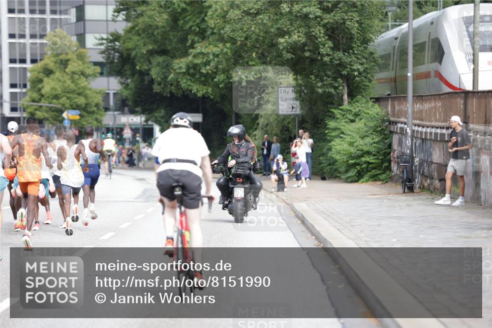 29.06.2025 - hella hamburg halbmarathon Jannik Wohlers http://msf.ph/oto/8151990 29.06.2025 09:31:07 Lombardsbrücke 1, 2, 4, 5, 6, 7, 8, 9, 10, 11, 13, 16, 22, 23, 25, 59 meine-sportfotos.de
