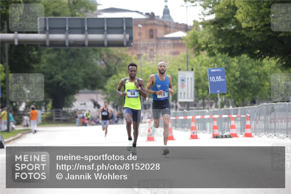 29.06.2025 - hella hamburg halbmarathon Jannik Wohlers http://msf.ph/oto/8152028 29.06.2025 09:31:11 Lombardsbrücke 1, 2, 4, 5, 6, 7, 8, 9, 10, 11, 13, 16, 22, 23, 25, 59 meine-sportfotos.de
