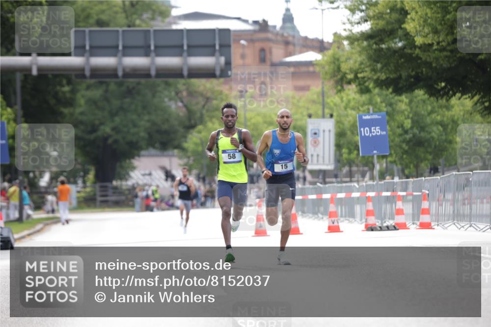 29.06.2025 - hella hamburg halbmarathon Jannik Wohlers http://msf.ph/oto/8152037 29.06.2025 09:31:11 Lombardsbrücke 1, 2, 4, 5, 6, 7, 8, 9, 10, 11, 13, 16, 22, 23, 25, 59 meine-sportfotos.de