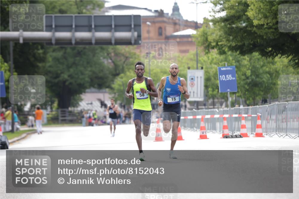 29.06.2025 - hella hamburg halbmarathon Jannik Wohlers http://msf.ph/oto/8152043 29.06.2025 09:31:11 Lombardsbrücke 1, 2, 4, 5, 6, 7, 8, 9, 10, 11, 13, 16, 22, 23, 25, 59 meine-sportfotos.de