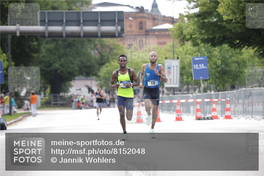 29.06.2025 - hella hamburg halbmarathon Jannik Wohlers http://msf.ph/oto/8152048 29.06.2025 09:31:11 Lombardsbrücke 1, 2, 4, 5, 6, 7, 8, 9, 10, 11, 13, 16, 22, 23, 25, 59 meine-sportfotos.de