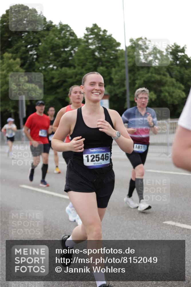 29.06.2025 - hella hamburg halbmarathon Jannik Wohlers http://msf.ph/oto/8152049 29.06.2025 10:52:00 Lombardsbrücke 2420, 2528, 3645, 4815, 5262, 5360, 6386, 6403, 6404, 6406, 6671, 7690, 7691, 7735, 7812, 8194, 8196, 9068, 9103, 9368, 9731, 10080, 10296, 10342, 10392, 10634, 10884, 10928, 11084, 11297, 11736, 11899, 11974, 12089, 12247, 12525, 12546, 12558, 13094, 13207, 13208, 13538, 13677, 14215, 14893, 15205, 16262, 16492, 16752, 16973, 17326, 17327, 18115, 18633, 18668, 18756, 18817 meine-sportfotos.de