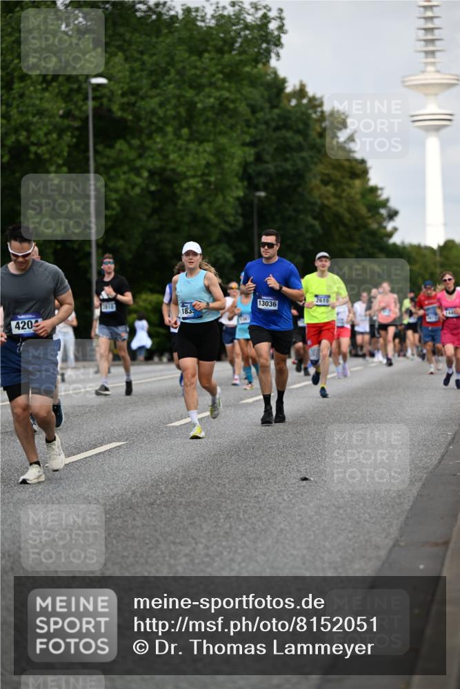 29.06.2025 - hella hamburg halbmarathon Dr. Thomas Lammeyer http://msf.ph/oto/8152051 29.06.2025 10:07:12 Kennedybrücke 1135, 1138, 1482, 1702, 2619, 2712, 2780, 2782, 2810, 3572, 3630, 4066, 4204, 4613, 4665, 5734, 6208, 6815, 7210, 7211, 7290, 7869, 7888, 8481, 8483, 8624, 9439, 10128 meine-sportfotos.de