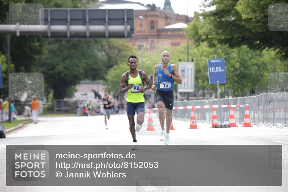 29.06.2025 - hella hamburg halbmarathon Jannik Wohlers http://msf.ph/oto/8152053 29.06.2025 09:31:11 Lombardsbrücke 1, 2, 4, 5, 6, 7, 8, 9, 10, 11, 13, 16, 22, 23, 25, 59 meine-sportfotos.de